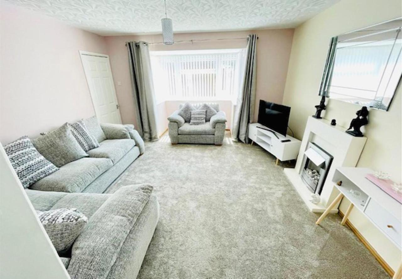 Lovely And Affordable House Closer To The Sea ハートルプール エクステリア 写真