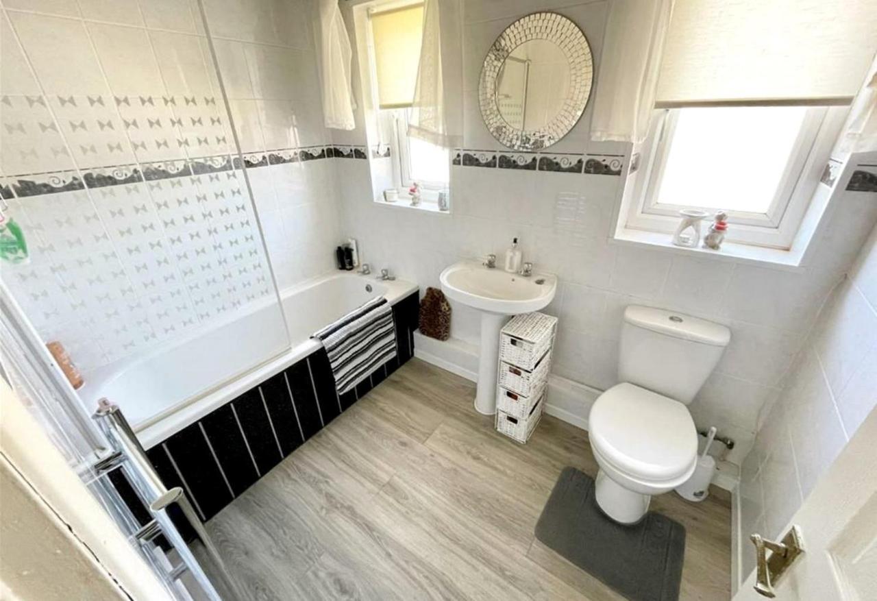 Lovely And Affordable House Closer To The Sea ハートルプール エクステリア 写真