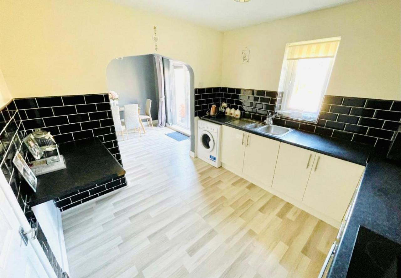 Lovely And Affordable House Closer To The Sea ハートルプール エクステリア 写真